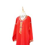 Gandoura rouge brodée traditionnelle – Image 2